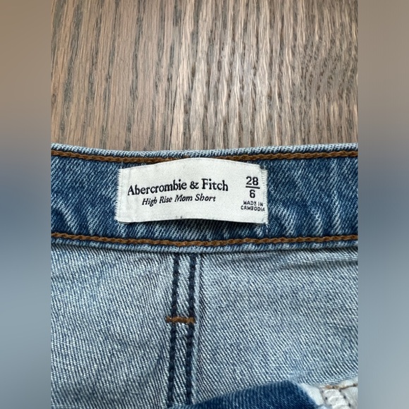 ABERCROMBIE & FITCH Distressed High-Rise The 2" Mom Shorts Cut-Off, Sz 28/6 - Picture 5 of 7